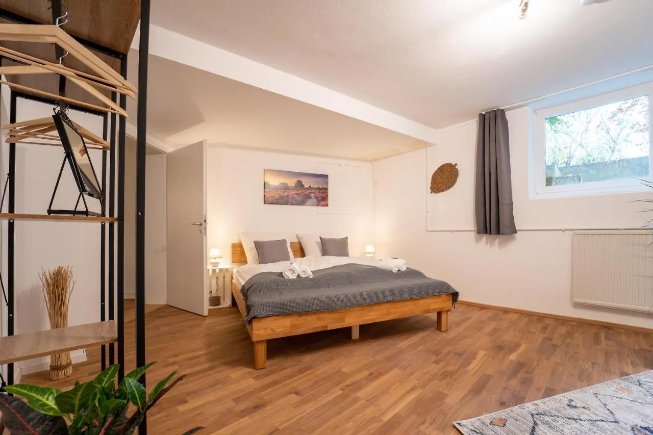 Ferienwohnung dreamcation - Ehemaliges Pfarrhaus, 3D-Tour, NETFLIX, Terrasse, BBQ, Küche, 130qm Kelheim Apartment