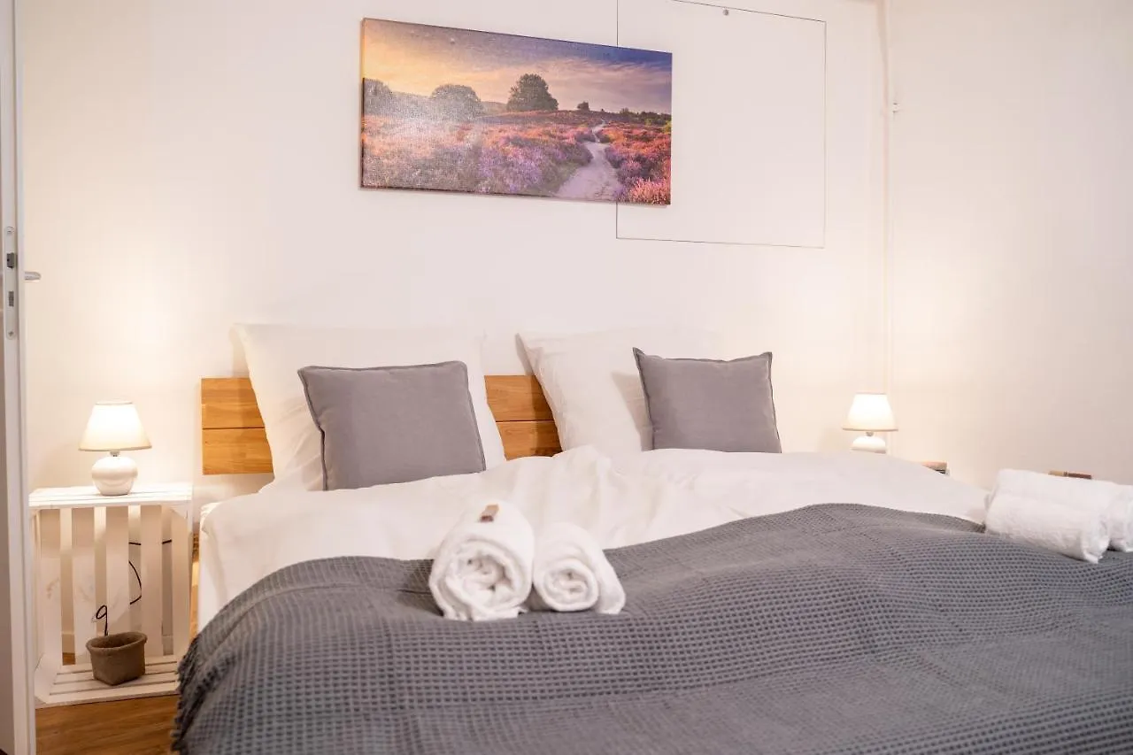 Ferienwohnung dreamcation - Ehemaliges Pfarrhaus, 3D-Tour, NETFLIX, Terrasse, BBQ, Küche, 130qm Kelheim 0*,  Deutschland