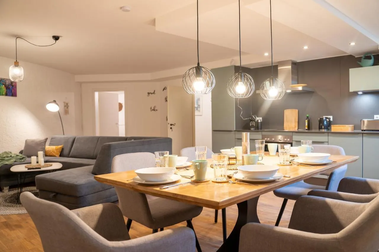 Ferienwohnung dreamcation - Ehemaliges Pfarrhaus, 3D-Tour, NETFLIX, Terrasse, BBQ, Küche, 130qm Kelheim